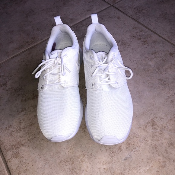 White Nike’s - Picture 2 of 4